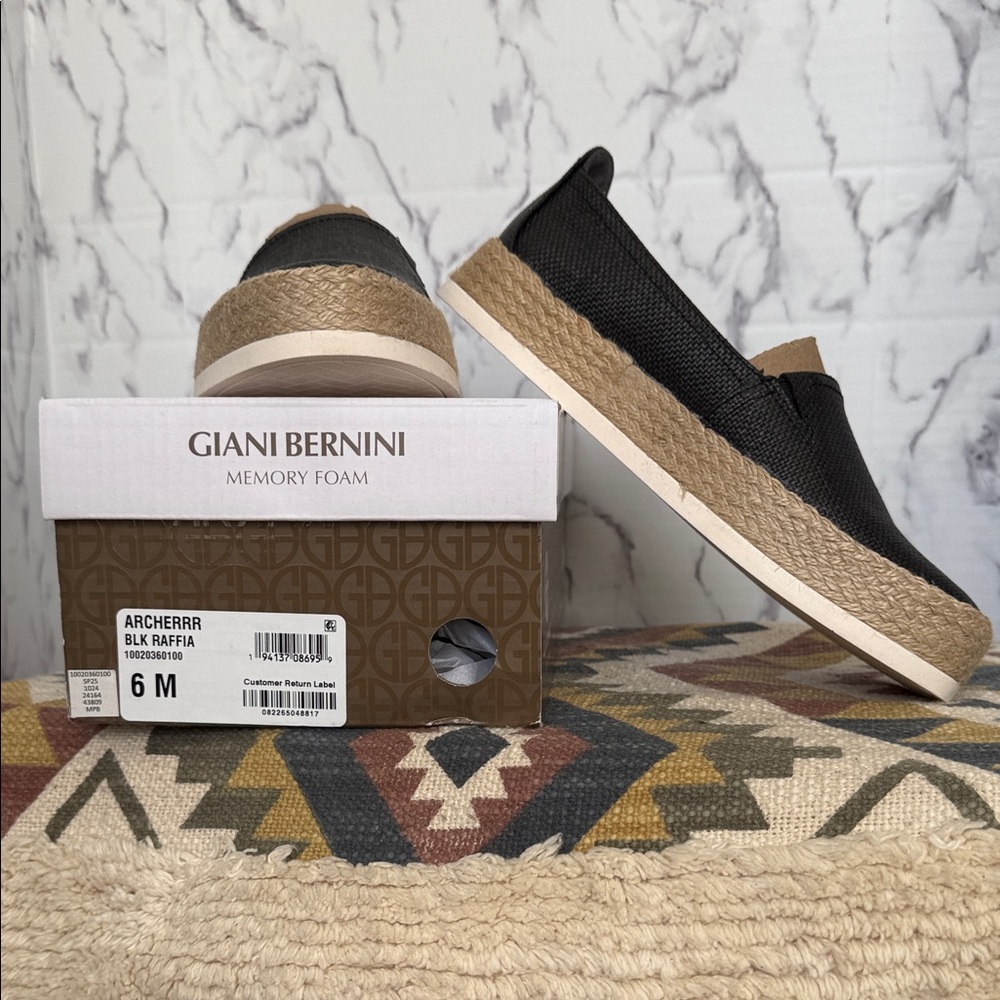 Giani Bernini Black and Tan Women’s Loafers NWT